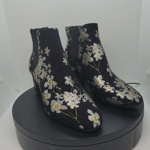 ✨✨✨Ann Klein 7 Women's Gorgia Chelsea bootie boots Black Silver floral roses New - Picture 2 of 9